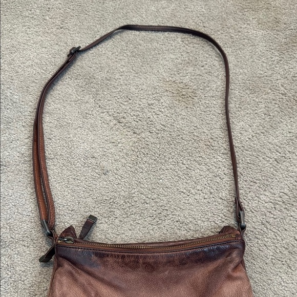 Margot Brown Leather Crossbody Bag with Vintage Charm - Picture 3 of 14